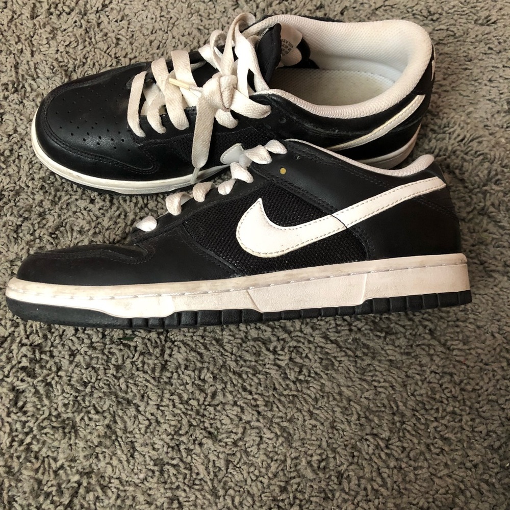 Black Nike shoes 👟